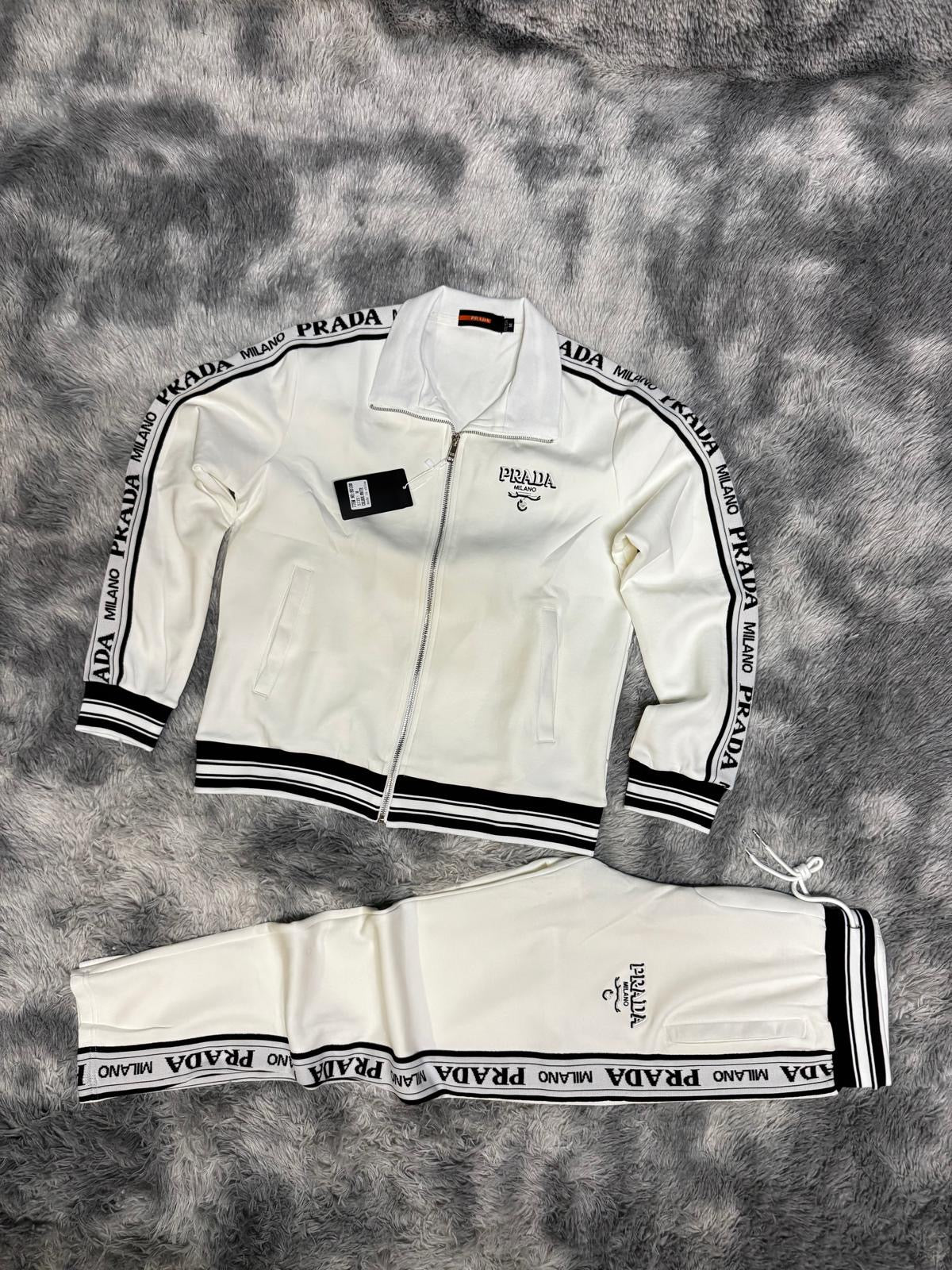 CHANDAL PRAD/\